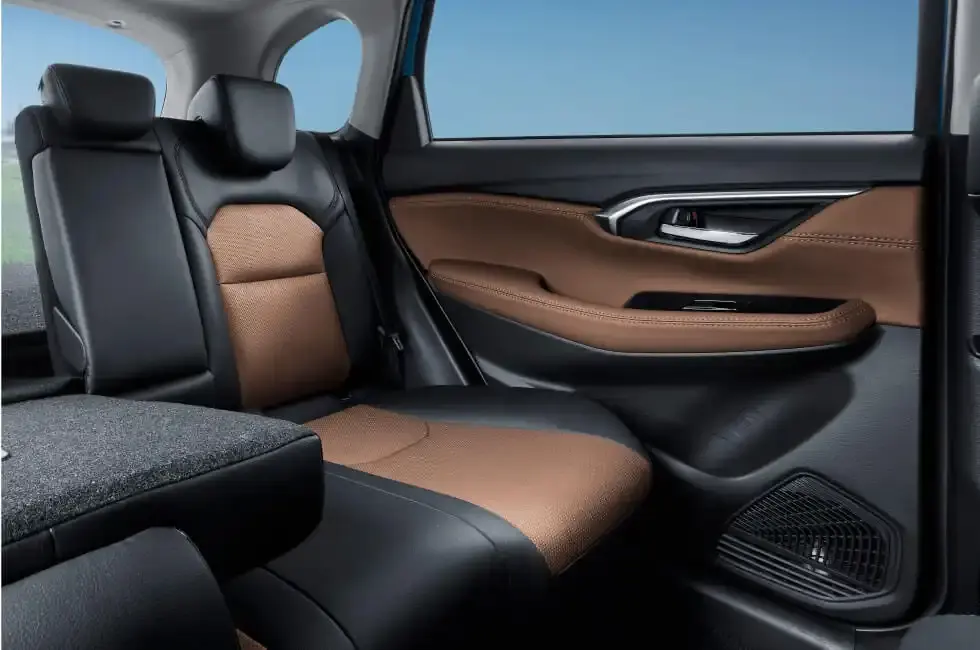 Urban Cruiser Hyryder interior 7